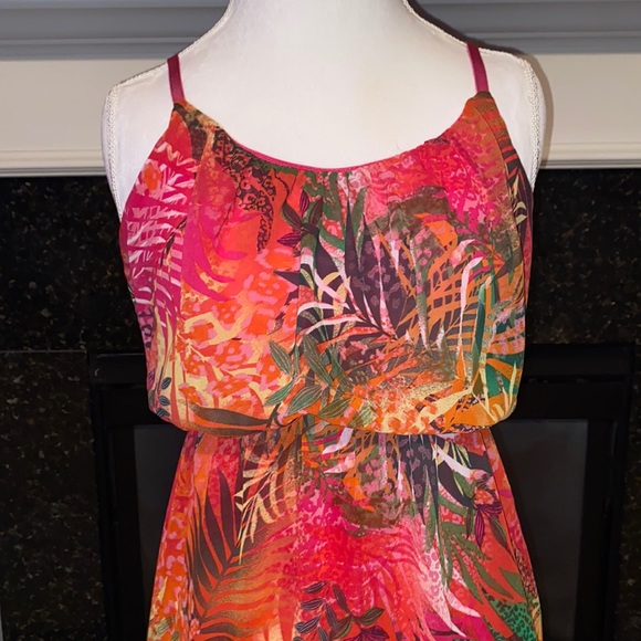 Medium Tropical Dress 🌴 - Picture 2 of 4